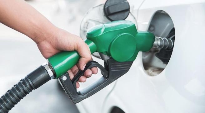 Bonus benzina in busta paga e per partite Iva: ipotesi del governo italiano