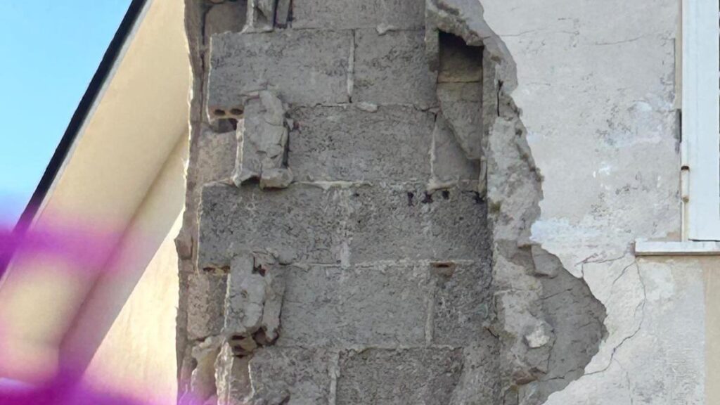 Campi Flegrei un mese dopo il terremoto: Luongo avverte su Pozzuoli, “salvare la struttura urbana”