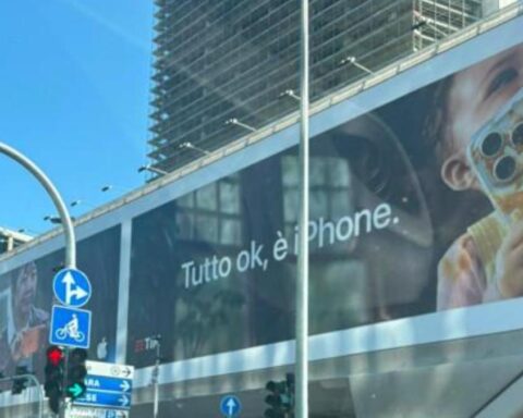 Cangini: soddisfazione per la rimozione del manifesto pubblicitario Apple a Milano