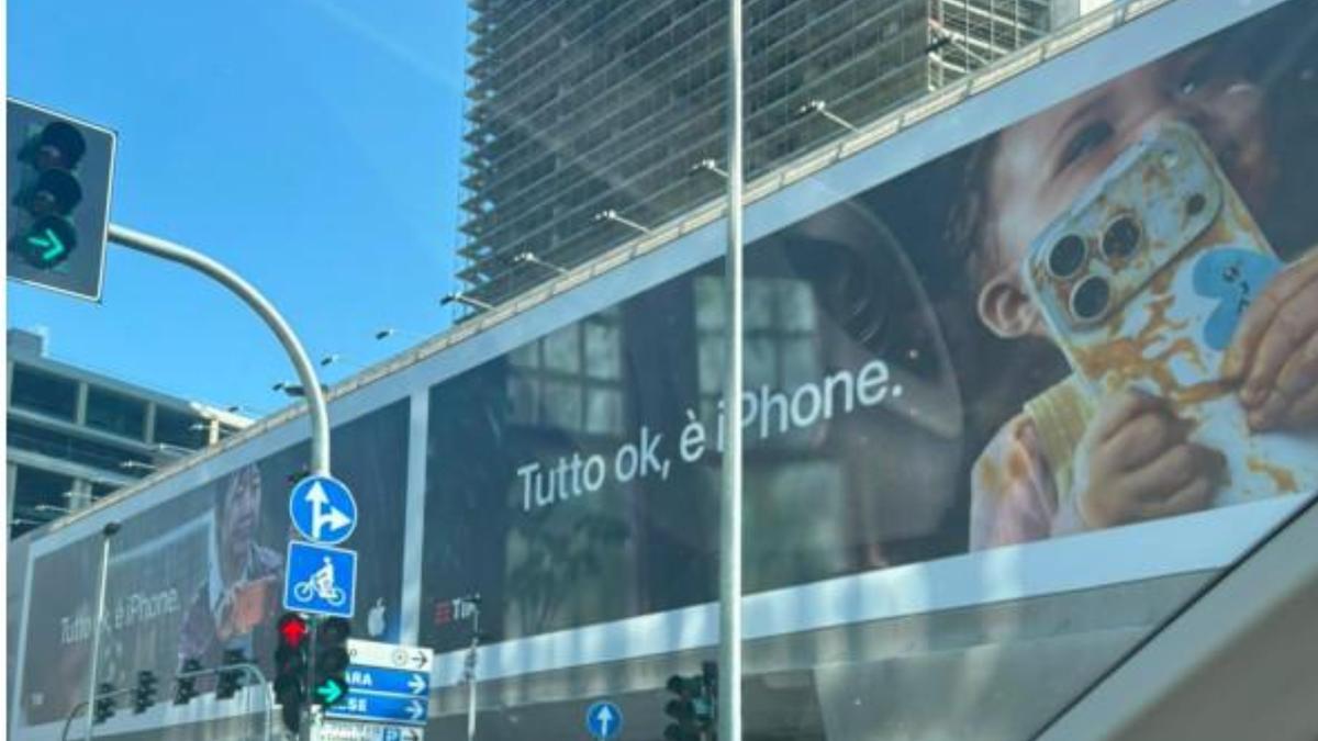Cangini: soddisfazione per la rimozione del manifesto pubblicitario Apple a Milano