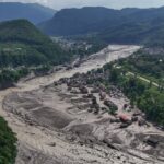 Centinaia di persone disperse dopo l'alluvione al confine tra Nepal e Tibet