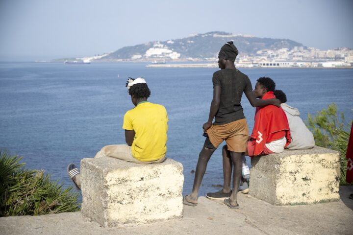 Ceuta affronta crisi nel sistema di accoglienza per minori migranti con 862 casi attuali