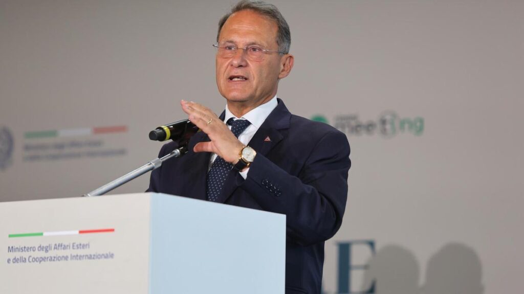 Cirielli apre a Vannacci: "Possiamo governare insieme", ma FdI smentisce le sue parole