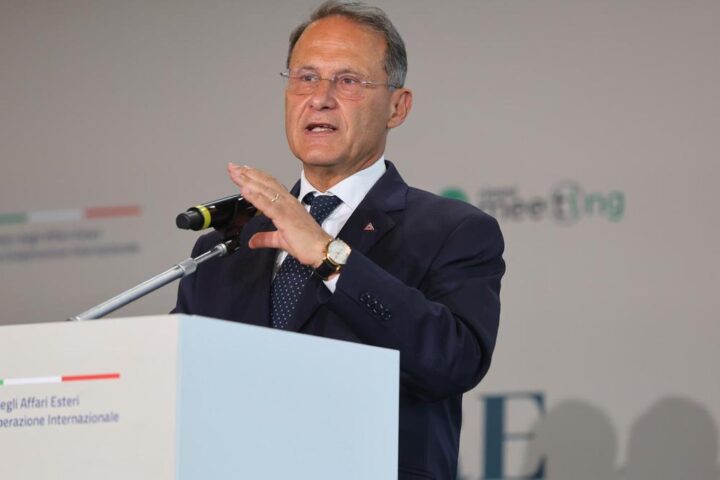 Cirielli apre a Vannacci: "Possiamo governare insieme", ma FdI smentisce le sue parole