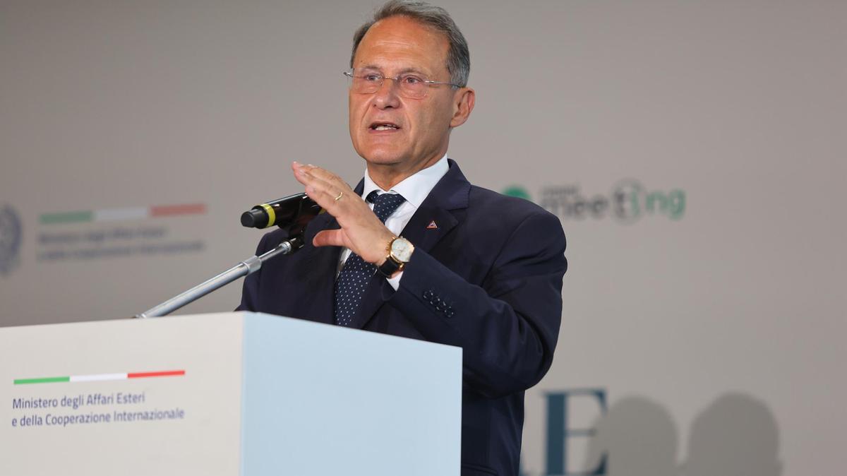Cirielli apre a Vannacci: "Possiamo governare insieme", ma FdI smentisce le sue parole