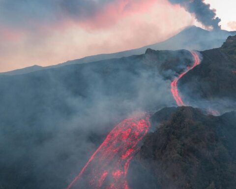 Colpito da un fulmine sull'Etna, muore turista americano di 30 anni in zona vietata