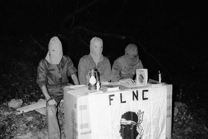 Conferenza stampa clandestina dell'FLNC-UC in Corsica: minacce xenofobe contro i non corsi