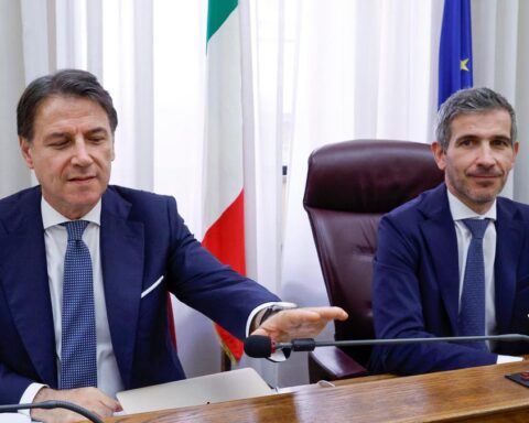 Conte alla Commissione Covid: emergono nuove prove su acquisti di mascherine da 100 milioni di euro