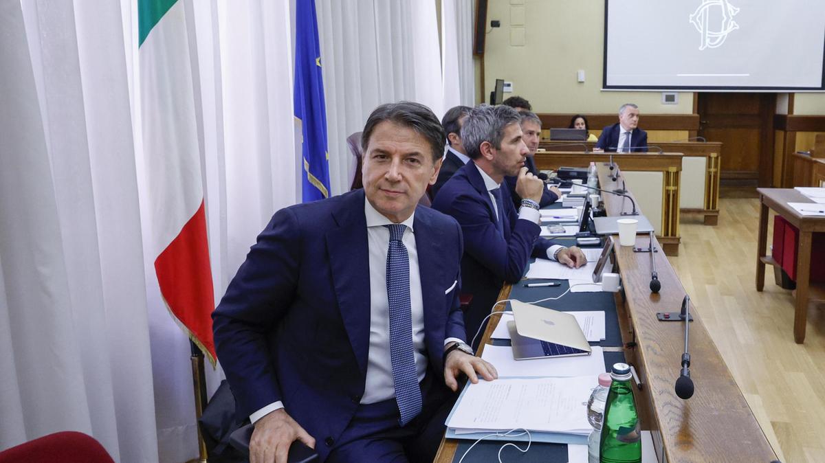 Conte e Schlein si sfidano per le primarie: Meloni preferisce la leader dem