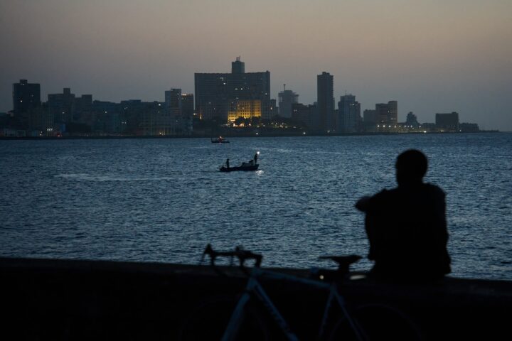 Cuba colpita da blackout generalizzato: elettricità assente sull'isola per la quarta volta dal luglio scorso