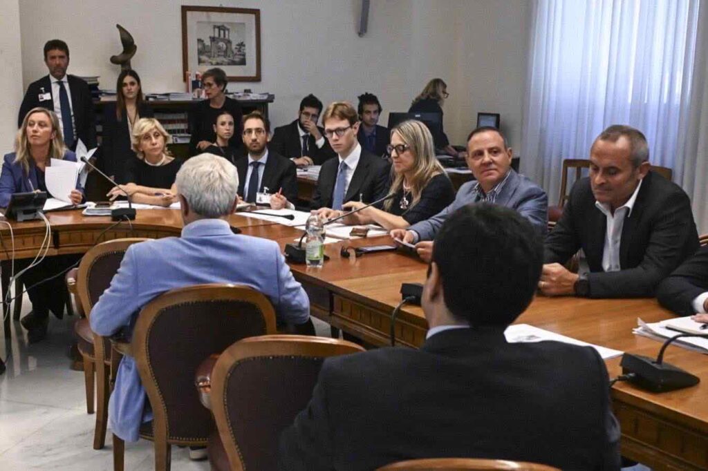 Delmastro, il centrodestra rinvia la questione in Aula: chat inaccessibili e voto finale in vista