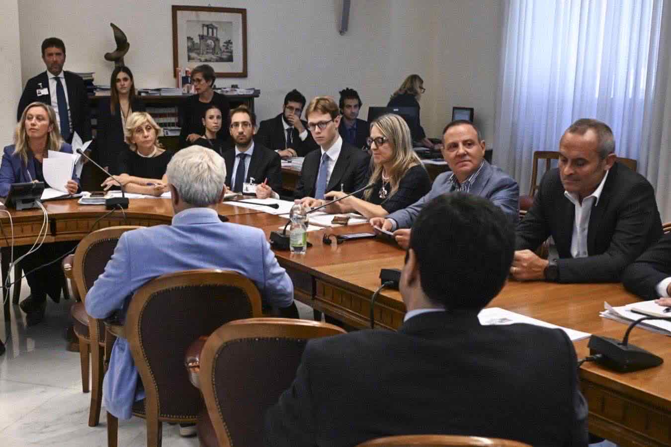 Delmastro, il centrodestra rinvia la questione in Aula: chat inaccessibili e voto finale in vista