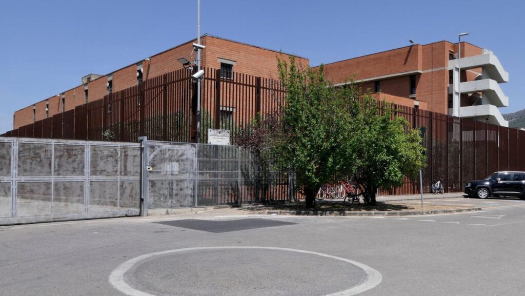 Detenuto di 32 anni ucciso nel carcere di Prato: la denuncia sulla situazione emergenziale continua