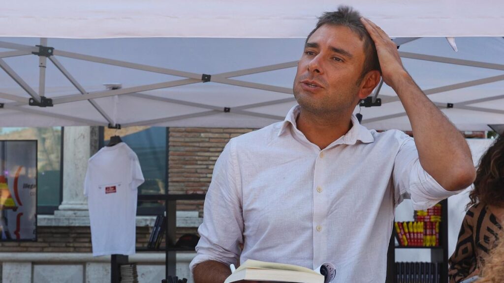 Di Battista ricoverato in gravi condizioni a Cuba, Luigi Di Maio: "Forza Alessandro"
