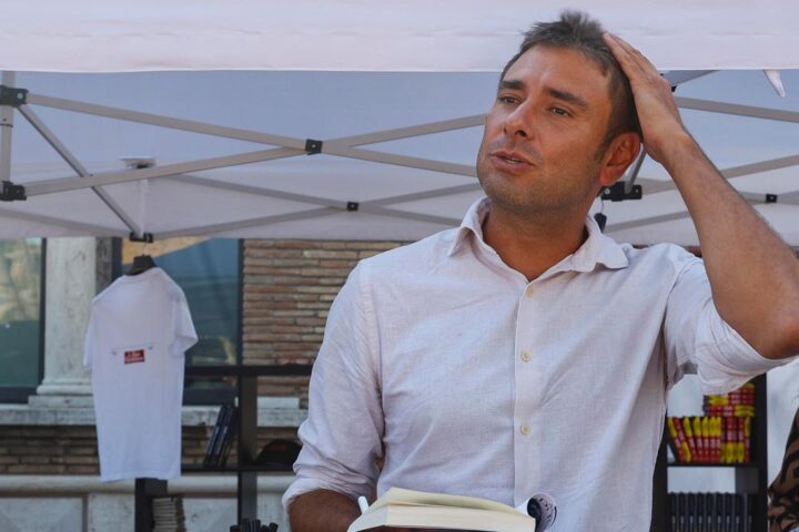 Di Battista ricoverato in gravi condizioni a Cuba, Luigi Di Maio: "Forza Alessandro"