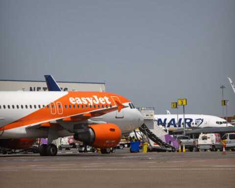 EasyJet accetta l'offerta di acquisto da Apollo per 6,6 miliardi di euro
