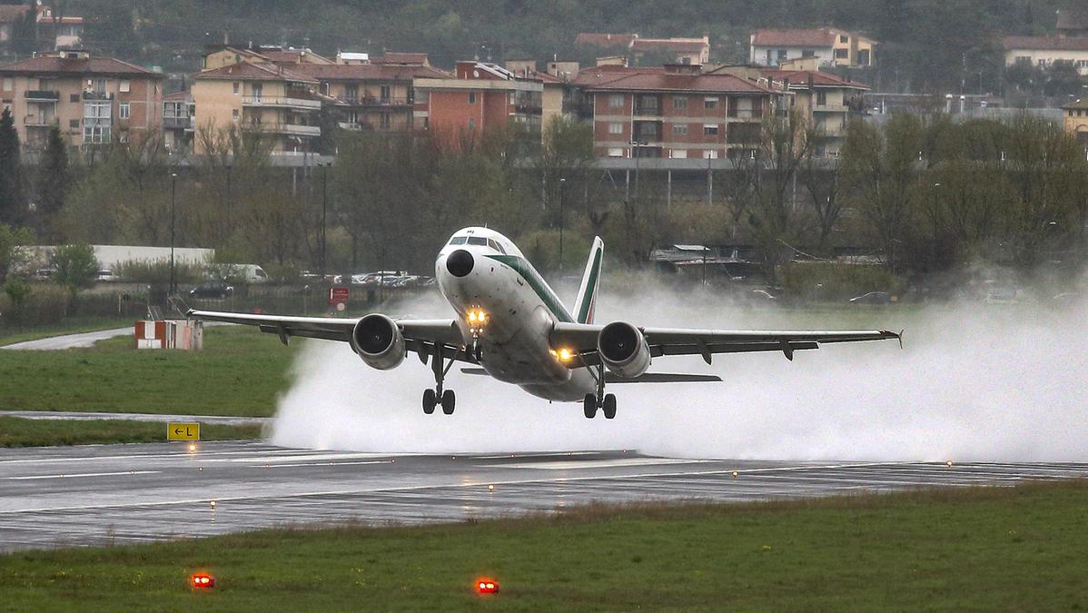 Eventi meteo estremi: preparazione cruciale per i piloti d’aereo in un contesto di cambiamento climatico
