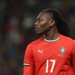 Fenerbahce prepara un secondo offerta per Rafael Leao mentre il Milan cerca acquirenti