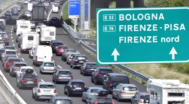 Ferragosto: 13 milioni di italiani in vacanza, 6,7 milioni restano a casa per costi elevati