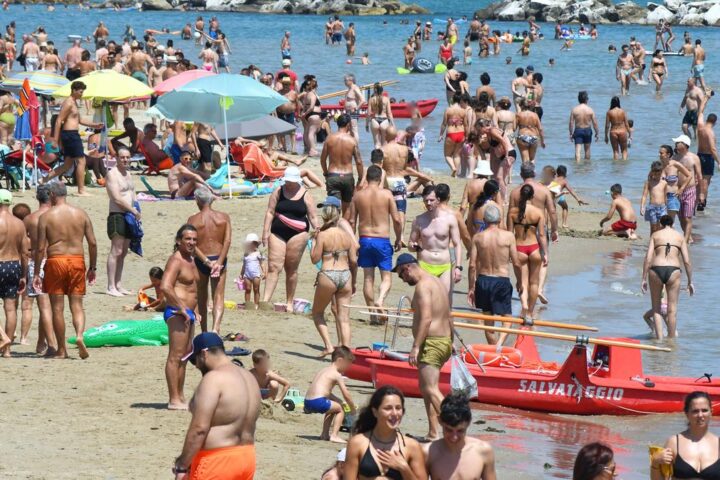 Ferragosto 2026: un'estate di ansia e incertezze tra conflitti e scarso entusiasmo