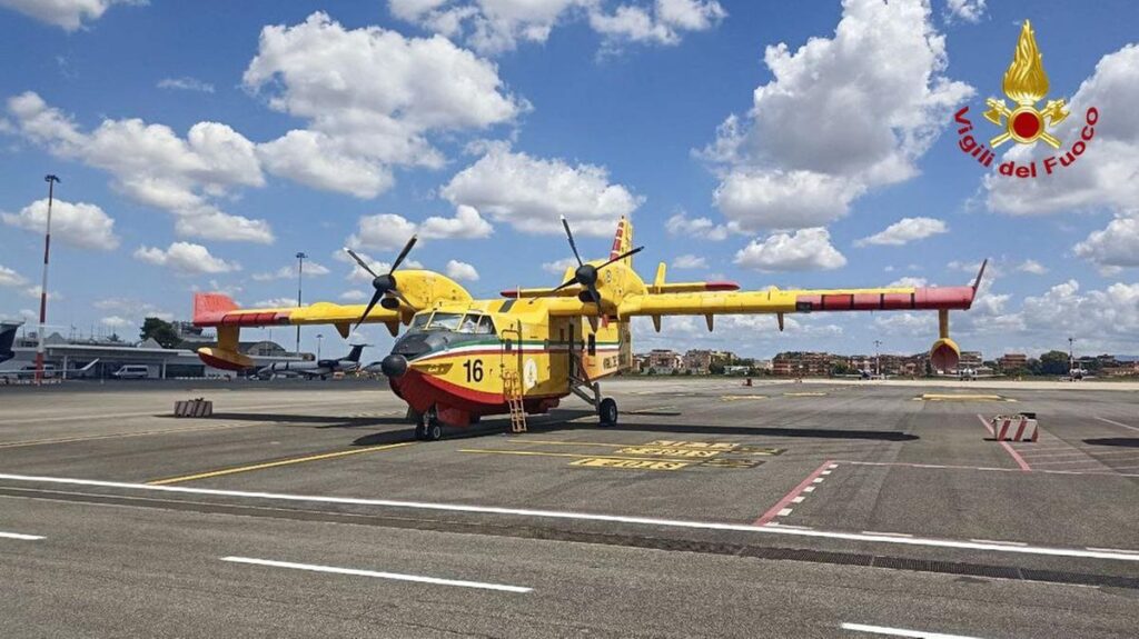 Flotta aerea dei vigili del fuoco: 18 Canadair CL415 e elicotteri per la lotta contro gli incendi