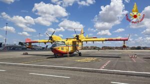 Flotta aerea dei vigili del fuoco: 18 Canadair CL415 e elicotteri per la lotta contro gli incendi