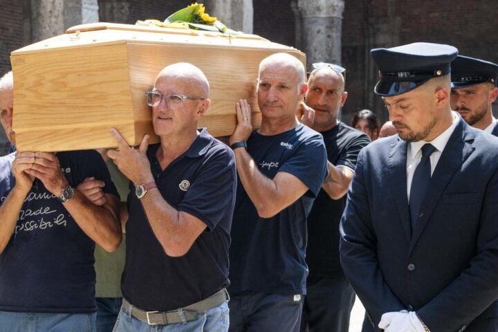 Funerali di don Antonio Mazzi a Milano: addio a un educatore che ha ispirato migliaia di giovani
