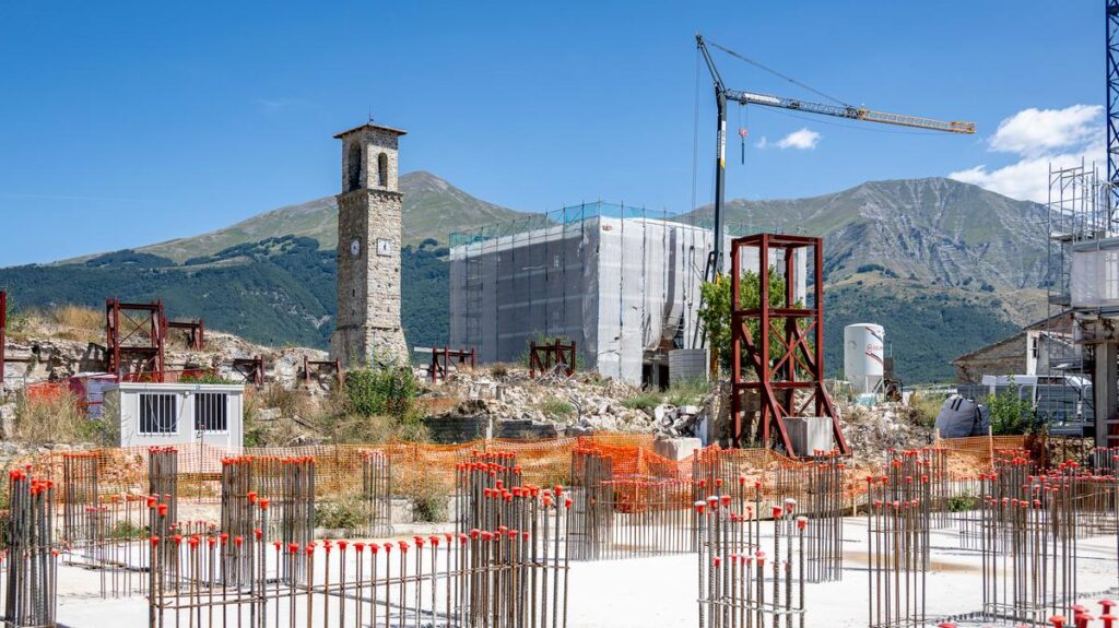 Giorgia Meloni visita Amatrice a dieci anni dal terremoto: "C'è una domanda di futuro"