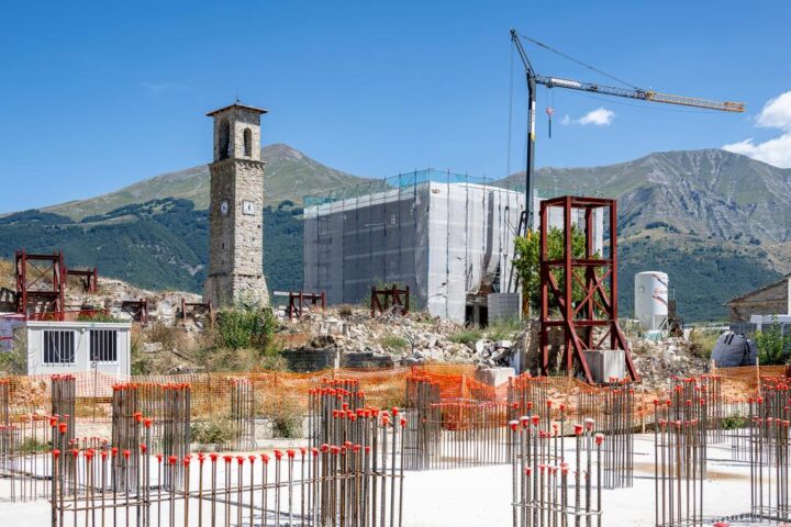 Giorgia Meloni visita Amatrice a dieci anni dal terremoto: "C'è una domanda di futuro"