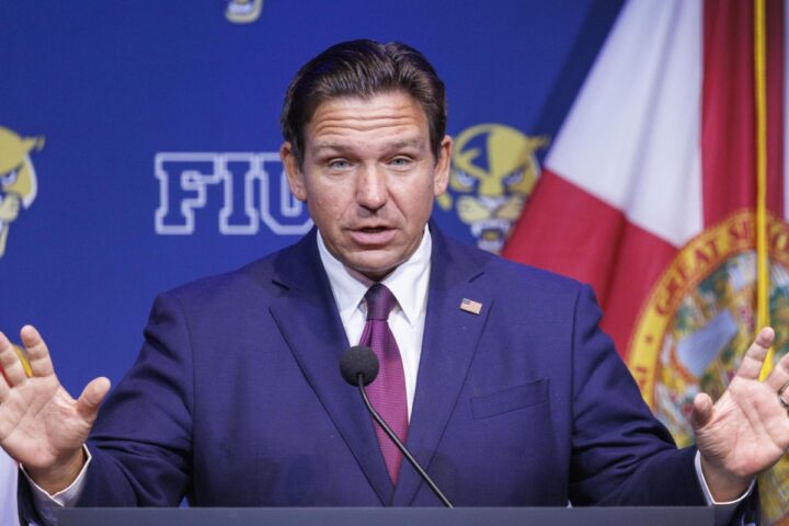 Giuria della Florida accusa l'amministrazione DeSantis di uso improprio di 10 milioni di dollari