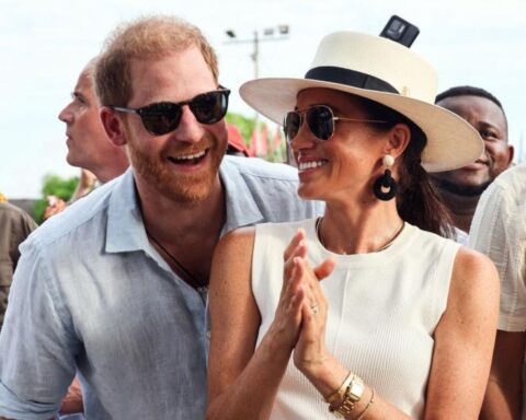 Harry e Meghan tornano a vivere in Gran Bretagna, il re Carlo informato della decisione