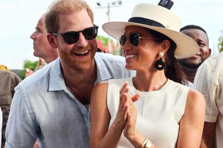 Harry e Meghan tornano a vivere in Gran Bretagna, il re Carlo informato della decisione
