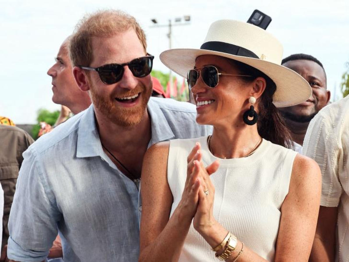Harry e Meghan tornano a vivere in Gran Bretagna, il re Carlo informato della decisione