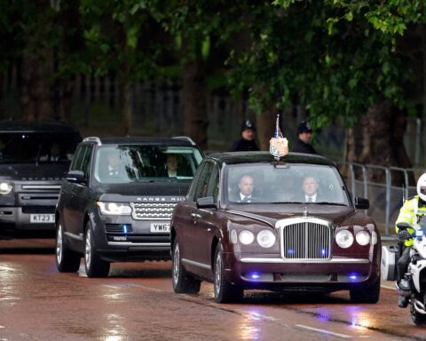 Ignoti i costi per la protezione della famiglia reale britannica, mentre cresce l'attenzione sulla sicurezza di Harry e Meghan