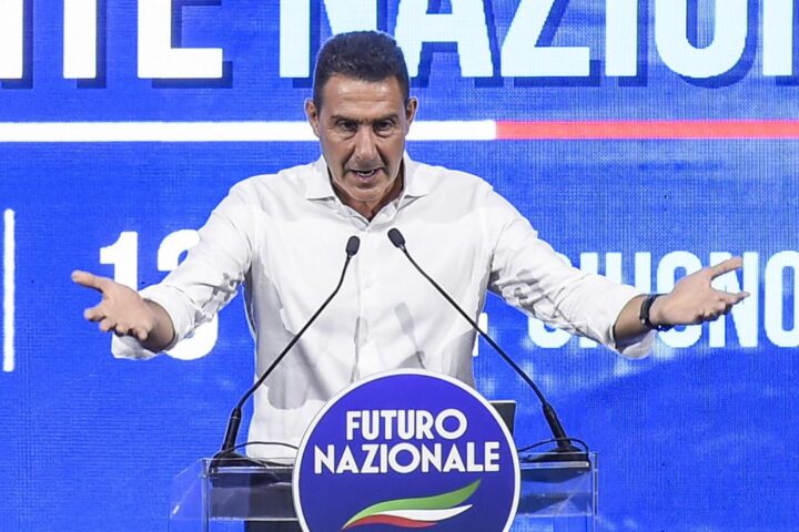 Il braccio di ferro tra Giorgia Meloni e Roberto Vannacci segna un punto di non ritorno per la maggioranza italiana