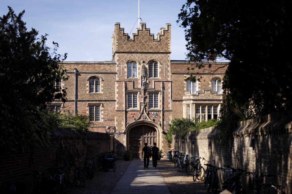 Il dibattito sulle assunzioni a Cambridge dopo la morte di Jason Arday, ex professore accusato di plagio