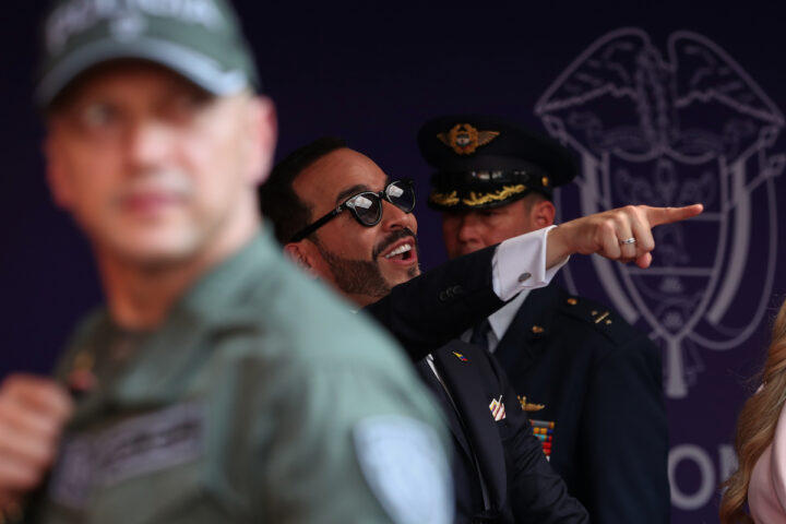 Il nuovo presidente della Colombia ordina espulsioni di migranti irregolari e criminali