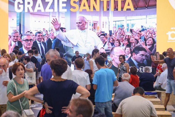 Il Papa scuote i partiti italiani: un appello alla responsabilità su guerra e migranti