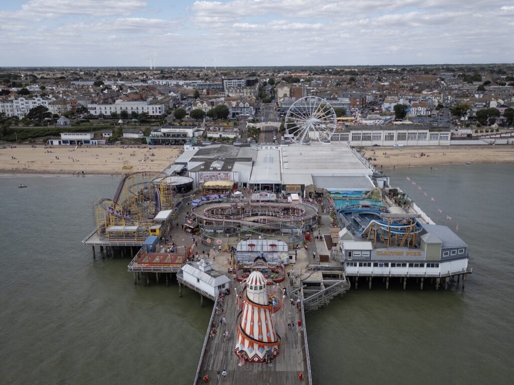 Il piano di Nigel Farage per la rielezione a Clacton si trasforma in un fallimento politico