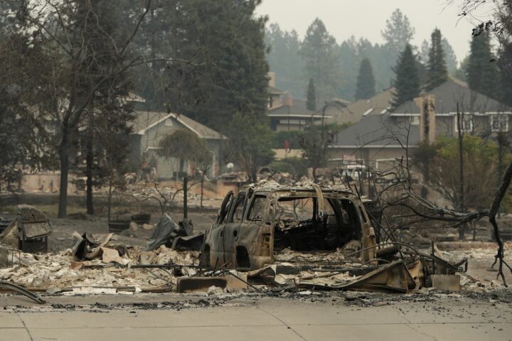 Incendi in Washington: oltre 600 edifici distrutti e 60mila evacuati nella contea di Spokane