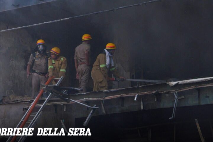 Incendio in un hotel a Kolkata: almeno 9 morti e sei feriti