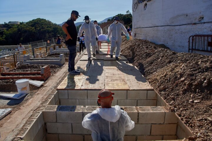 Iniziano i funerali delle 82 vittime migranti a Ceuta dopo il tentativo di attraversamento del confine