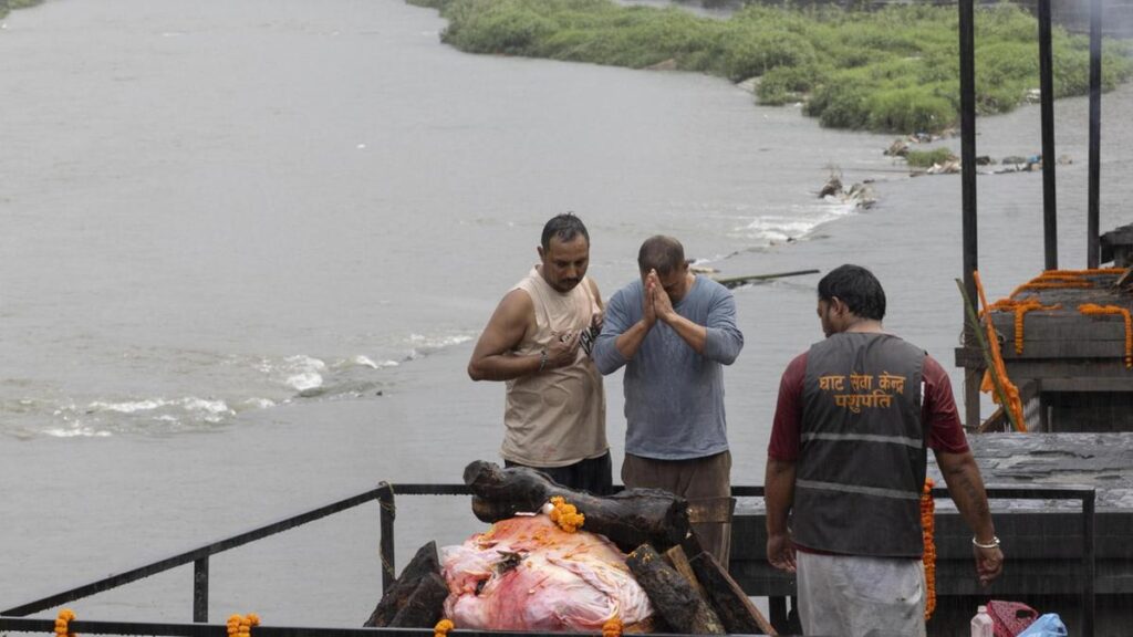 Italiani salvi, coppia con doppia cittadinanza dispersa in Nepal dopo l'inondazione