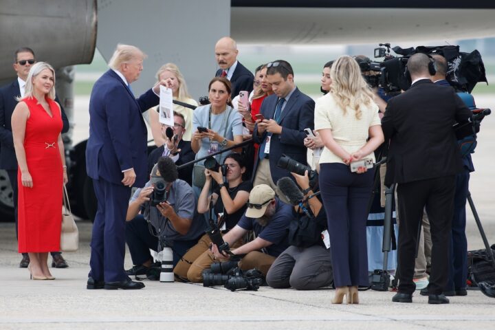 Karoline Leavitt lascia la sua posizione di portavoce di Trump a fine agosto