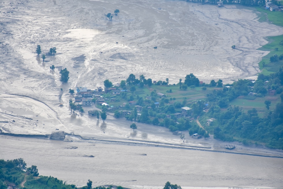 La causa della violenta esondazione tra Nepal e Tibet: ghiacciaio collassato provoca tragedia con oltre 160 morti