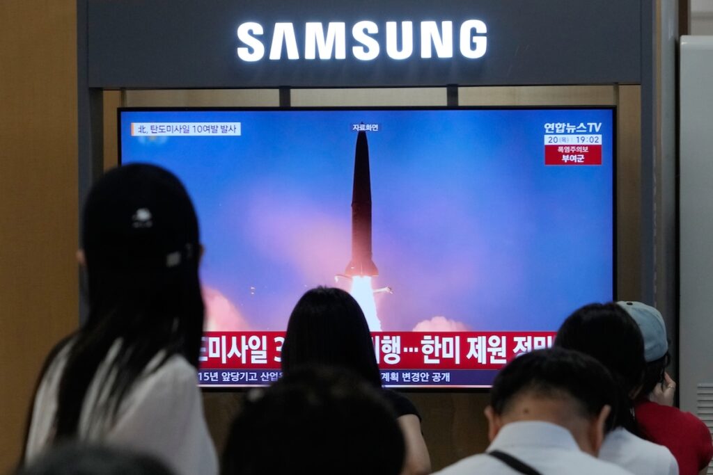 La Corea del Nord lancia dieci missili a corto raggio nel mare del Giappone