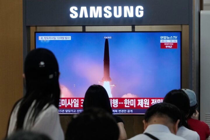 La Corea del Nord lancia dieci missili a corto raggio nel mare del Giappone