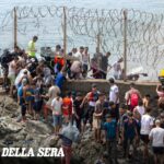 La crisi umanitaria a Ceuta: oltre 48.000 migranti lasciano l'exclave spagnola