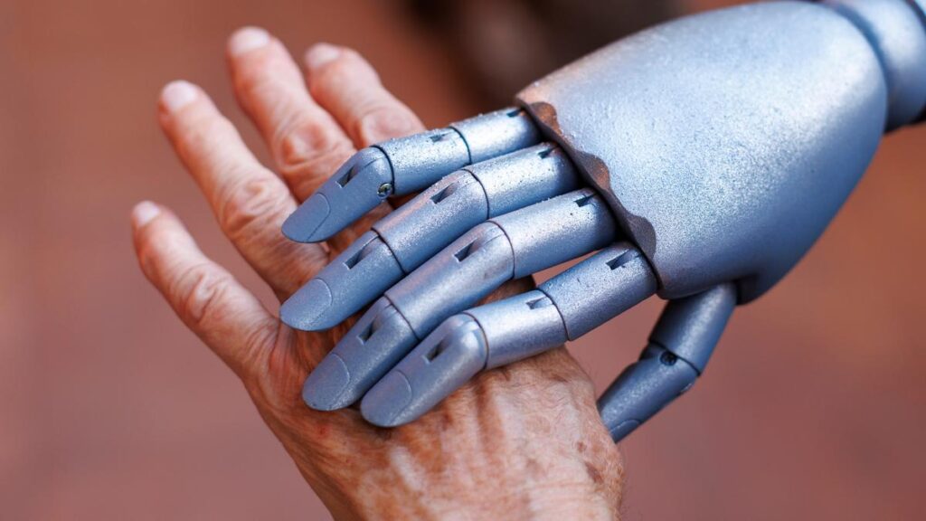 La gerontecnologia e i robot sociali: un supporto vitale per gli anziani in Italia