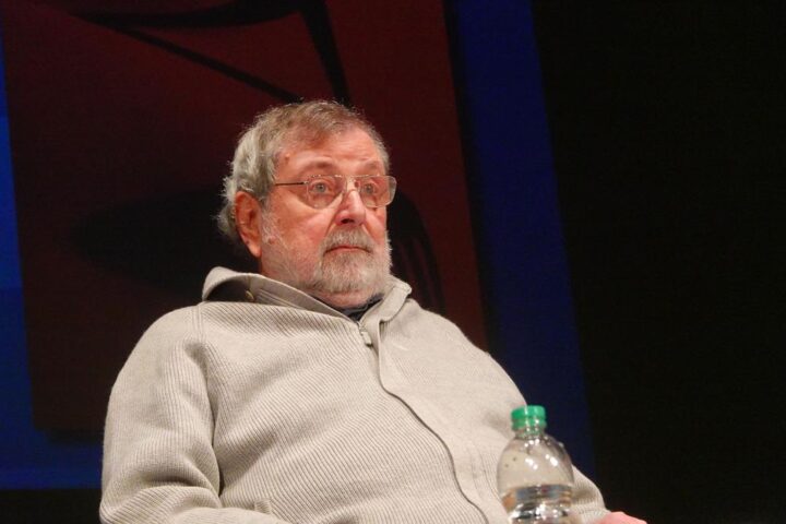 La malattia di Guccini: la sofferenza della maculopatia bilaterale e la perdita della lettura